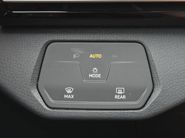 Used 2023 Volkswagen ID.4 Pro RWD image 9