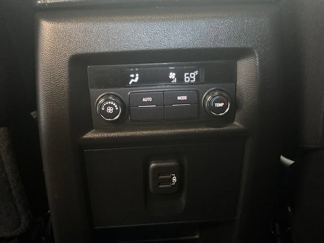 Used 2023 Chevrolet Traverse LT w/ Rear Camera Mirror Package AWD/4WD image 23