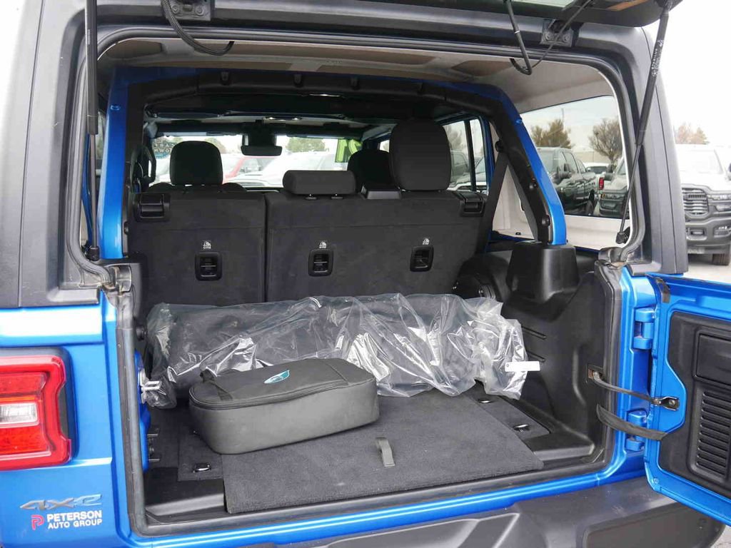 Certified 2021 Jeep Wrangler Unlimited Rubicon 4xe w/ Cold Weather Group image 9