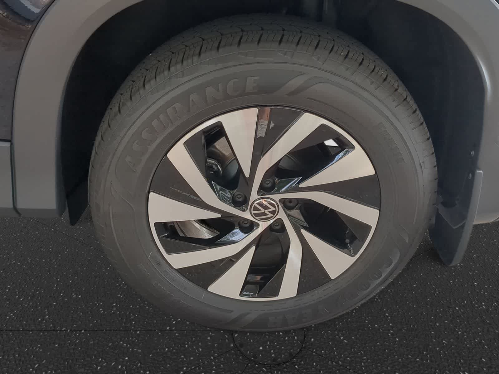 New 2025 Volkswagen Tiguan S FWD image 14