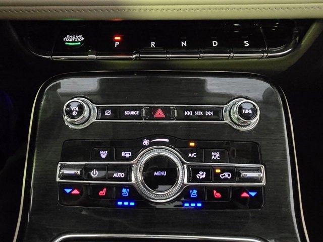 Used 2023 Lincoln Nautilus Reserve image 17