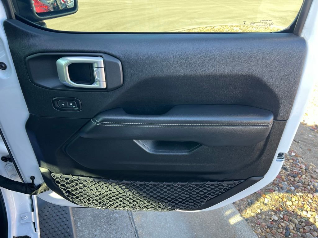 Used 2020 Jeep Wrangler Unlimited Sahara image 25