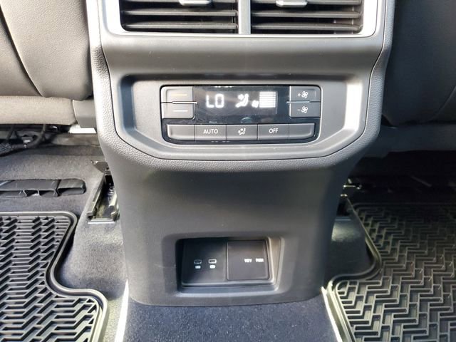 Used 2024 Volkswagen Atlas SE image 12