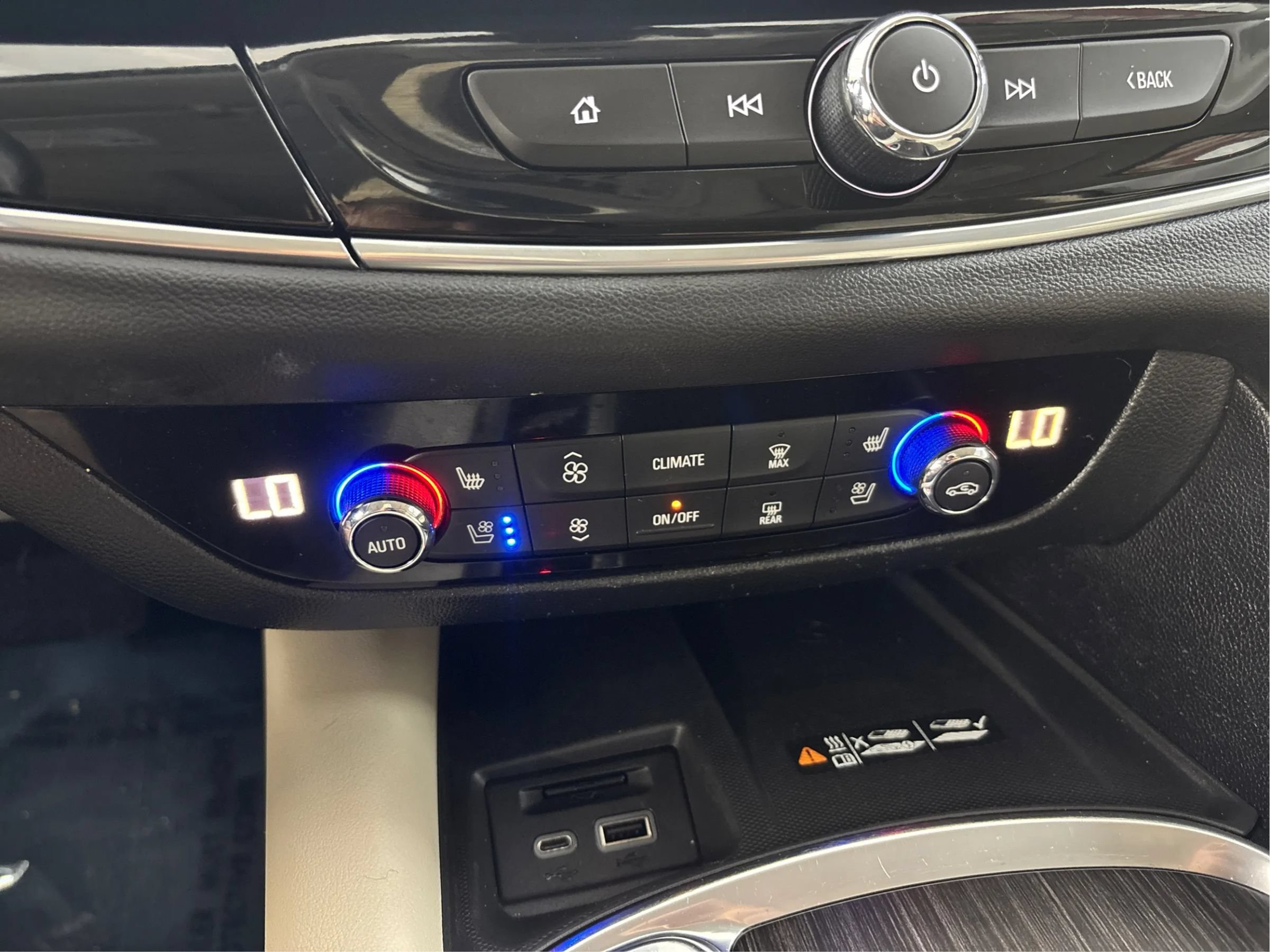 Used 2022 Buick Enclave Avenir w/ Avenir Technology Package AWD/4WD image 37