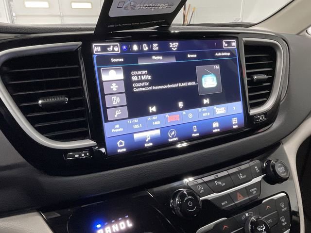 Used 2024 Chrysler Pacifica Touring-L FWD image 25