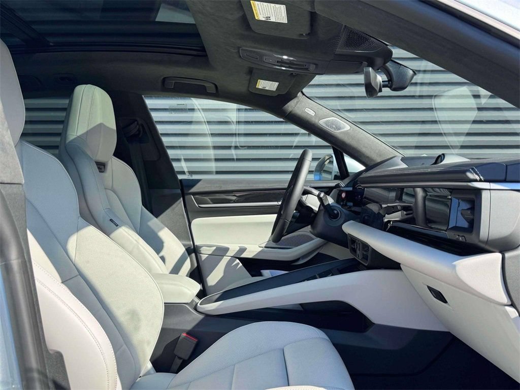 New 2025 Porsche Macan Turbo Electric AWD/4WD image 22