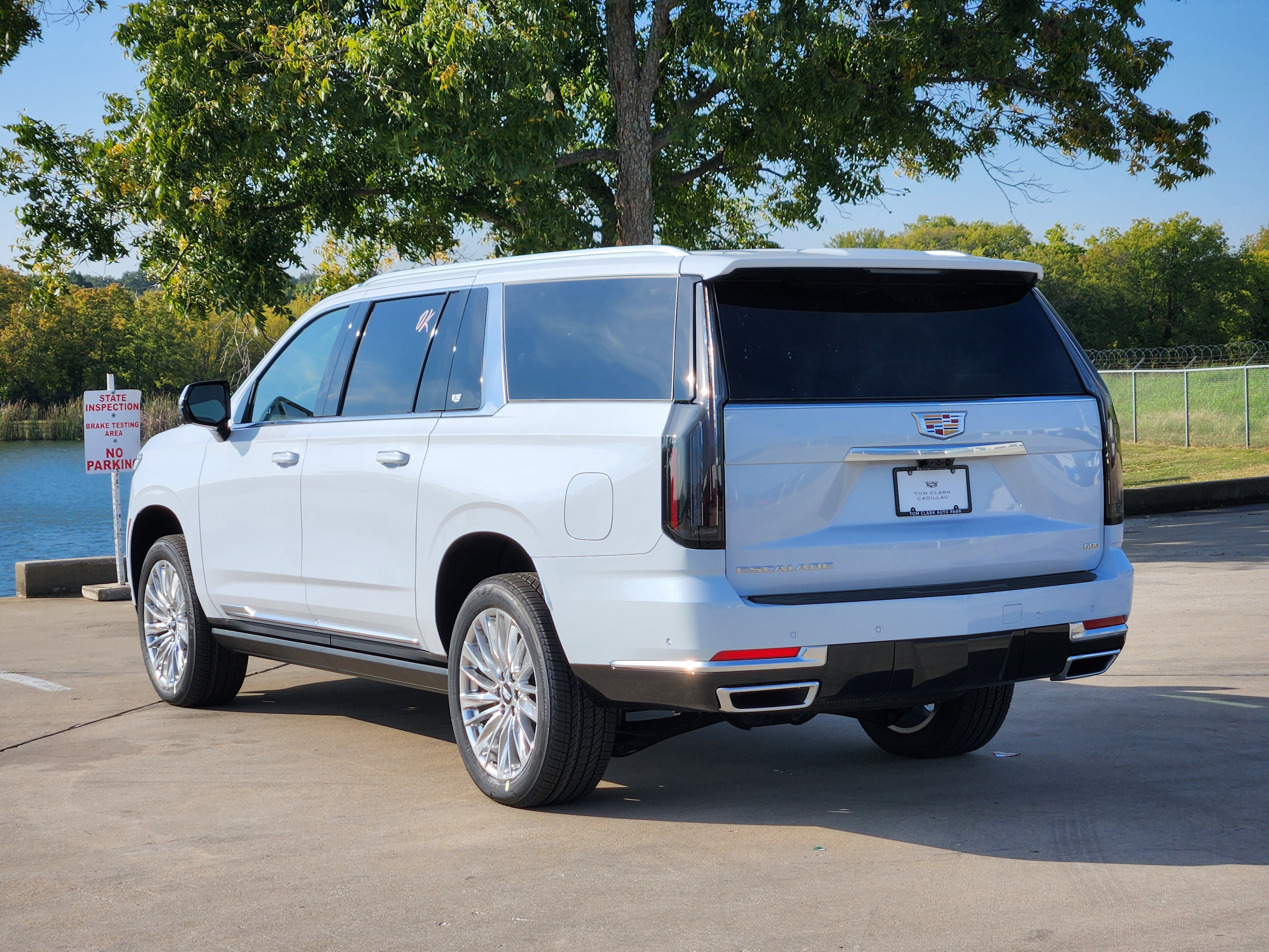 New 2026 Cadillac Escalade ESV Luxury w/ Touring Package image 3