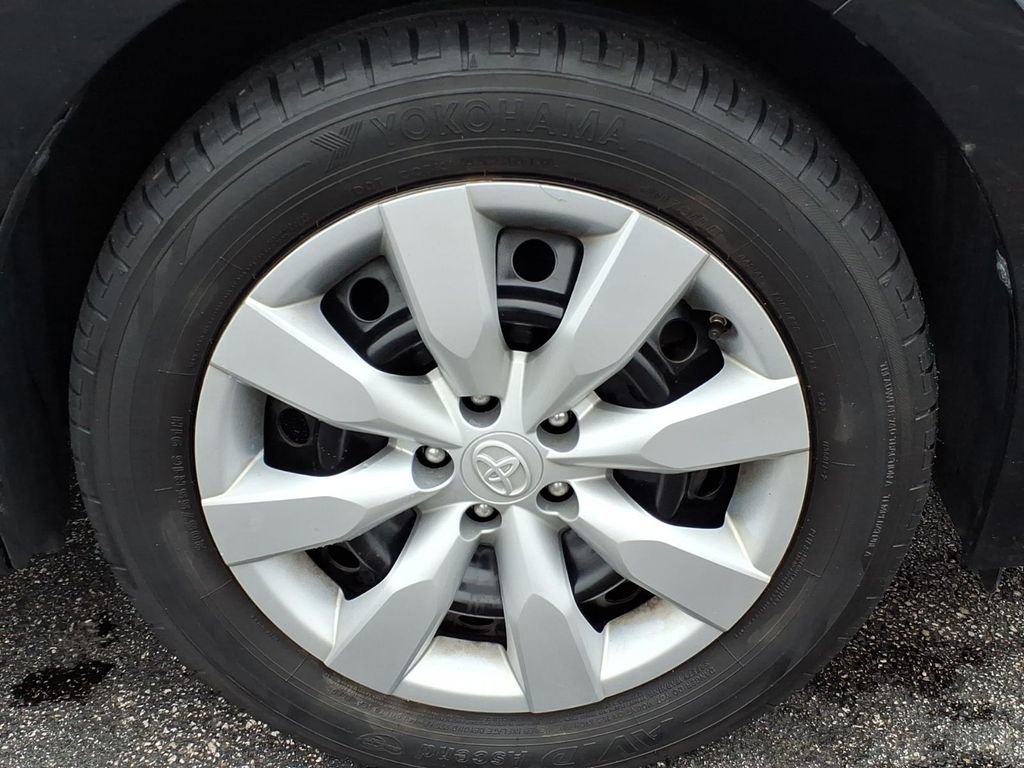Used 2016 Toyota Corolla LE image 14