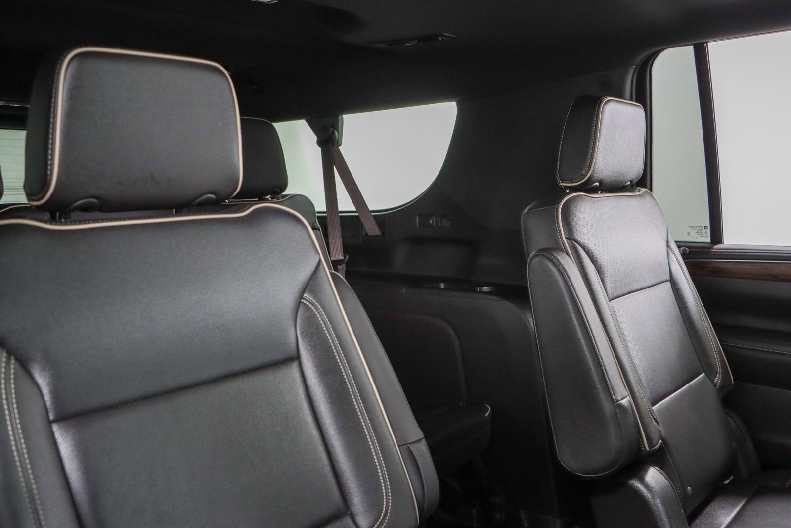 Used 2021 Chevrolet Suburban Premier w/ Premium Package image 33