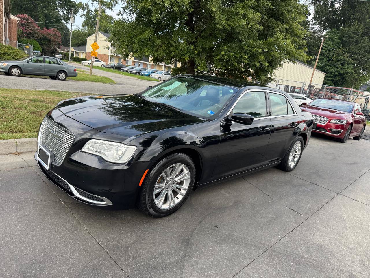 Used 2017 Chrysler 300 Limited RWD image 7