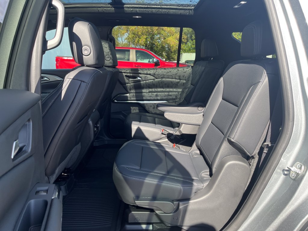 New 2027 Chevrolet Traverse LT w/ Sun and Wheel Package AWD/4WD image 25