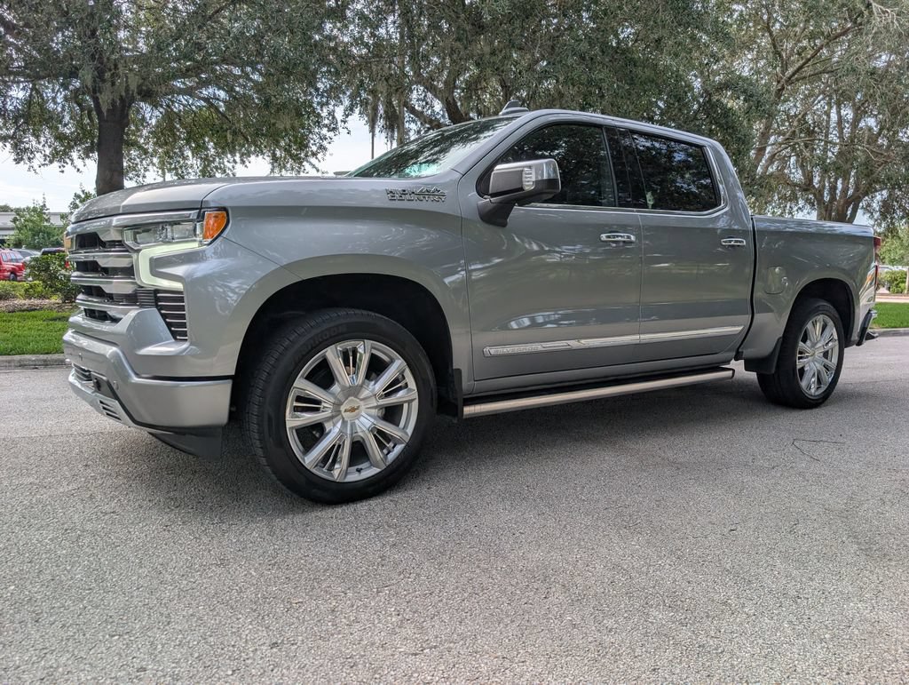 Used 2025 Chevrolet Silverado 1500 High Country AWD/4WD image 3