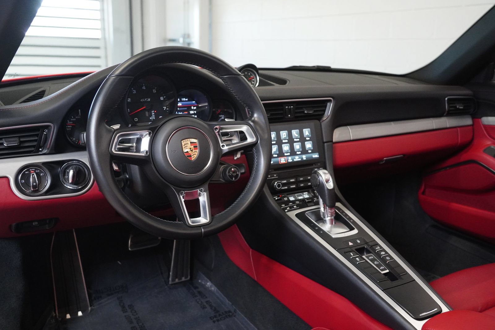 Used 2018 Porsche 911 Carrera GTS RWD image 17