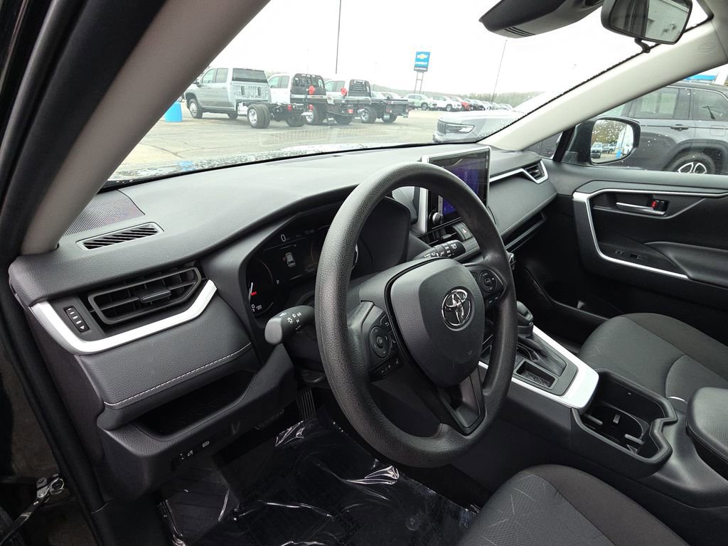Used 2025 Toyota RAV4 XLE FWD image 14