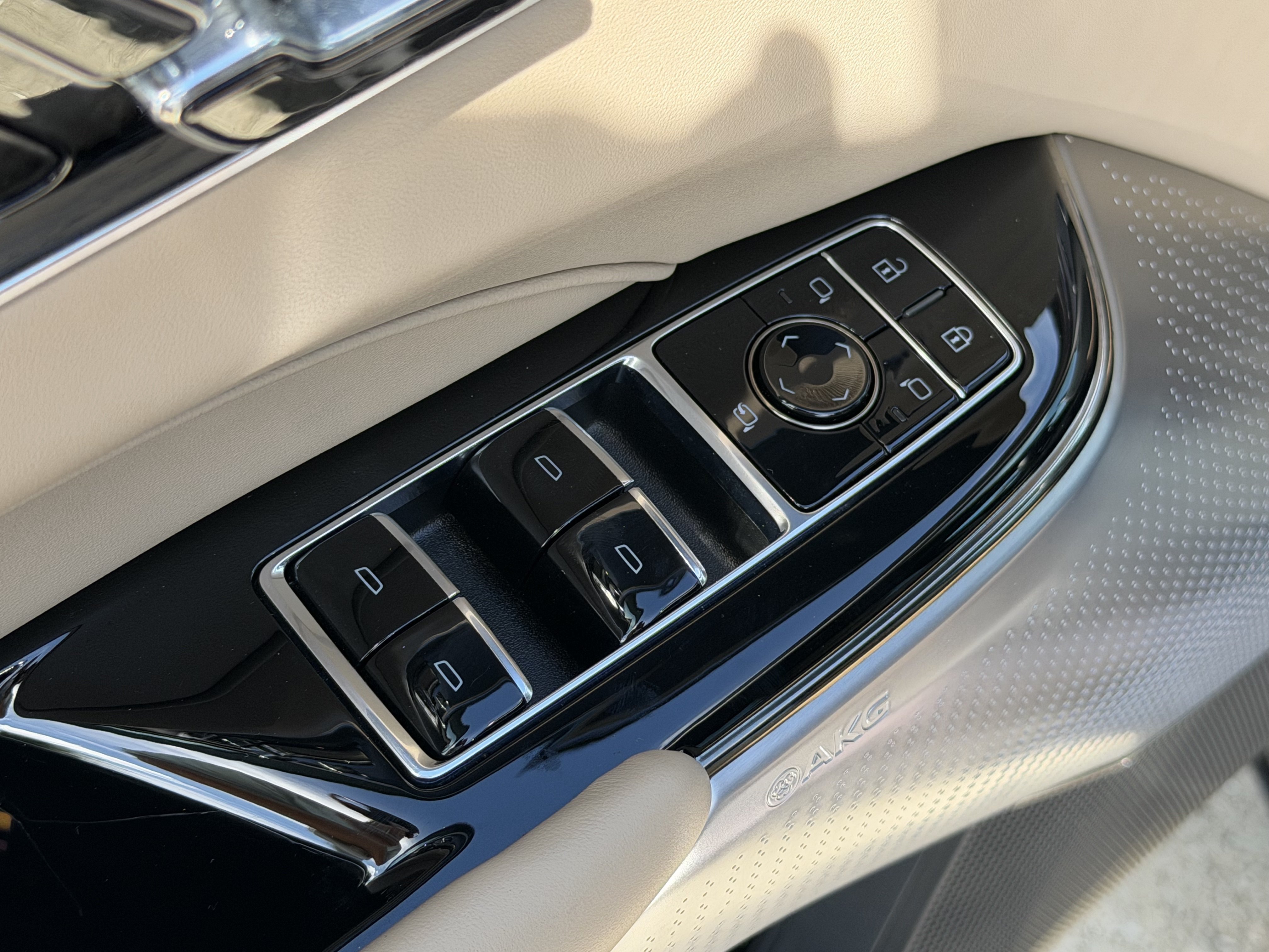 Certified 2026 Cadillac Lyriq Signature Luxury w/ LPO, Blue Accent Package AWD/4WD image 21