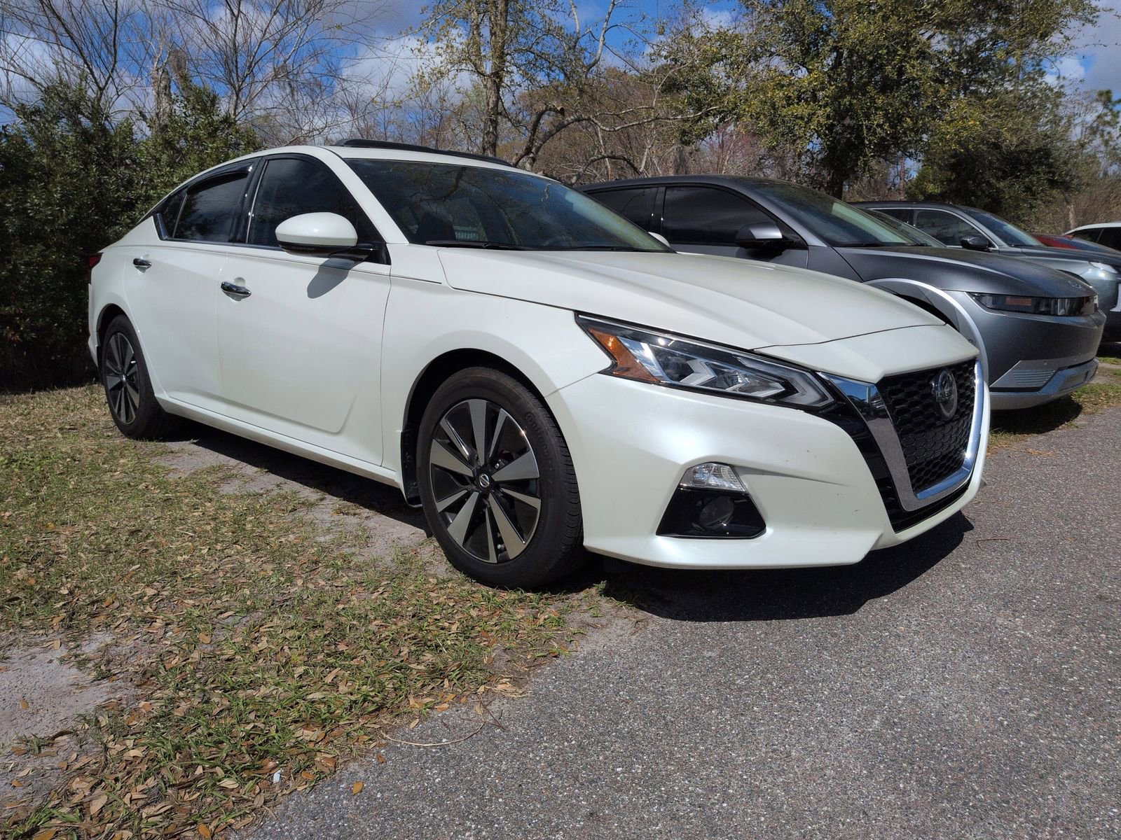 Used 2020 Nissan Altima 2.5 SV image 1