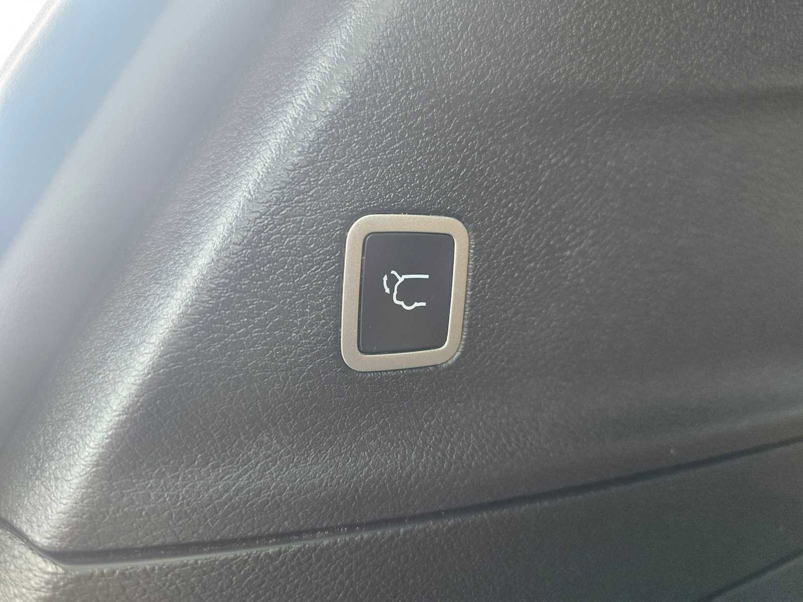 Used 2023 Chrysler Pacifica Pinnacle image 26