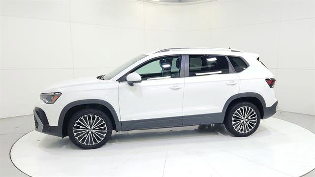 Used 2025 Volkswagen Taos SE image 5