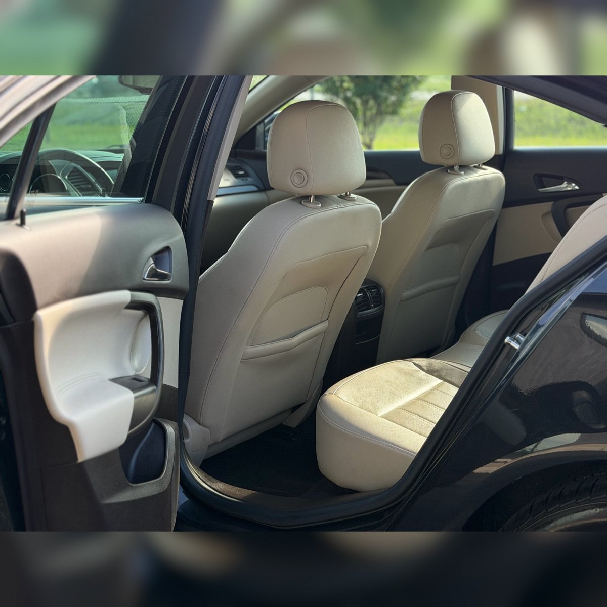 Used 2011 Buick Regal CXL FWD image 7
