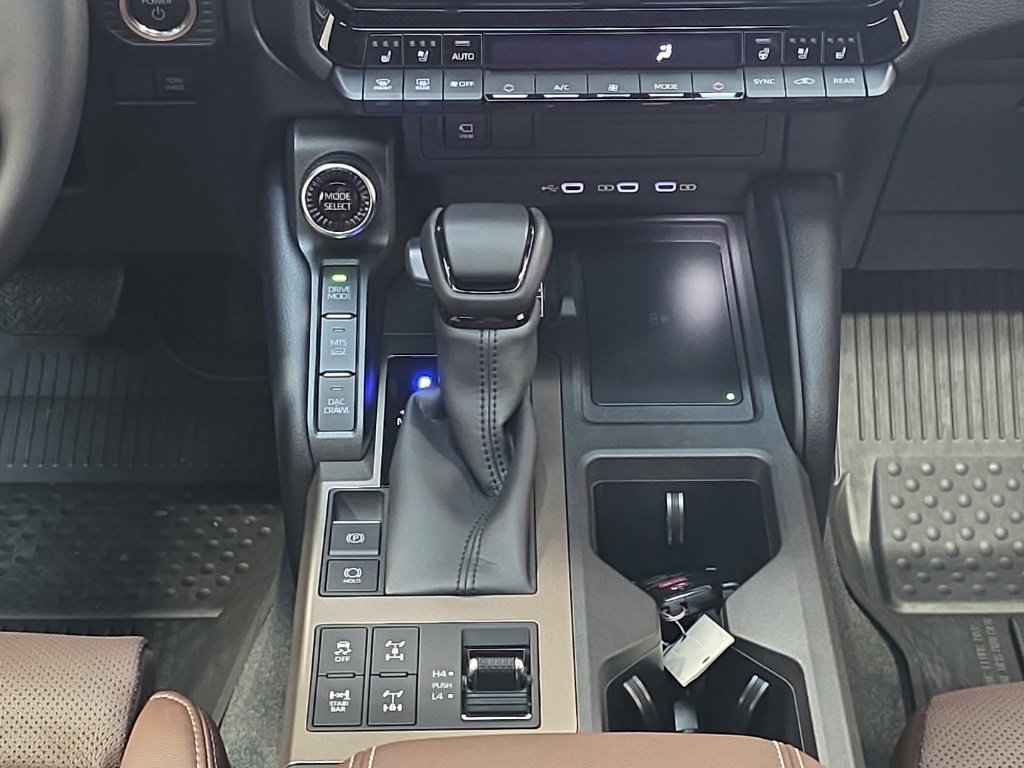 Used 2025 Toyota Land Cruiser image 19