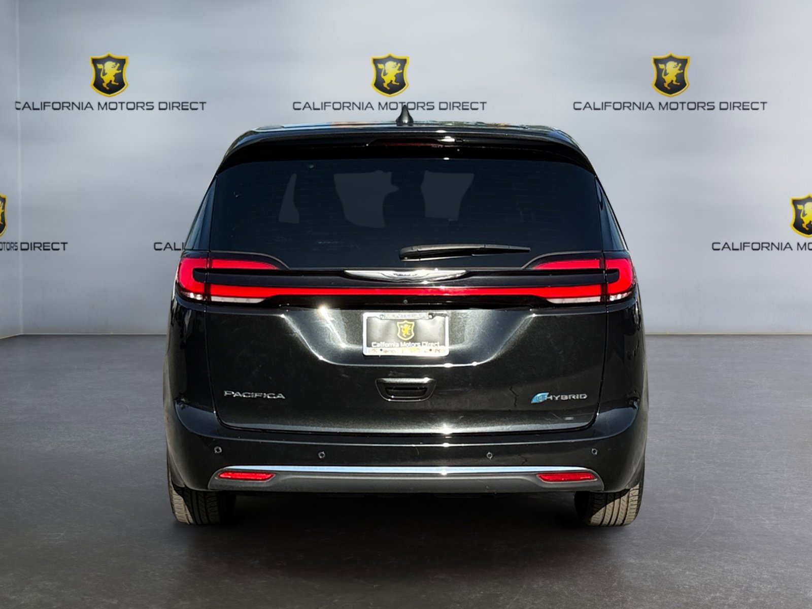 Used 2022 Chrysler Pacifica Limited w/ Uconnect Theater Family Group FWD image 4