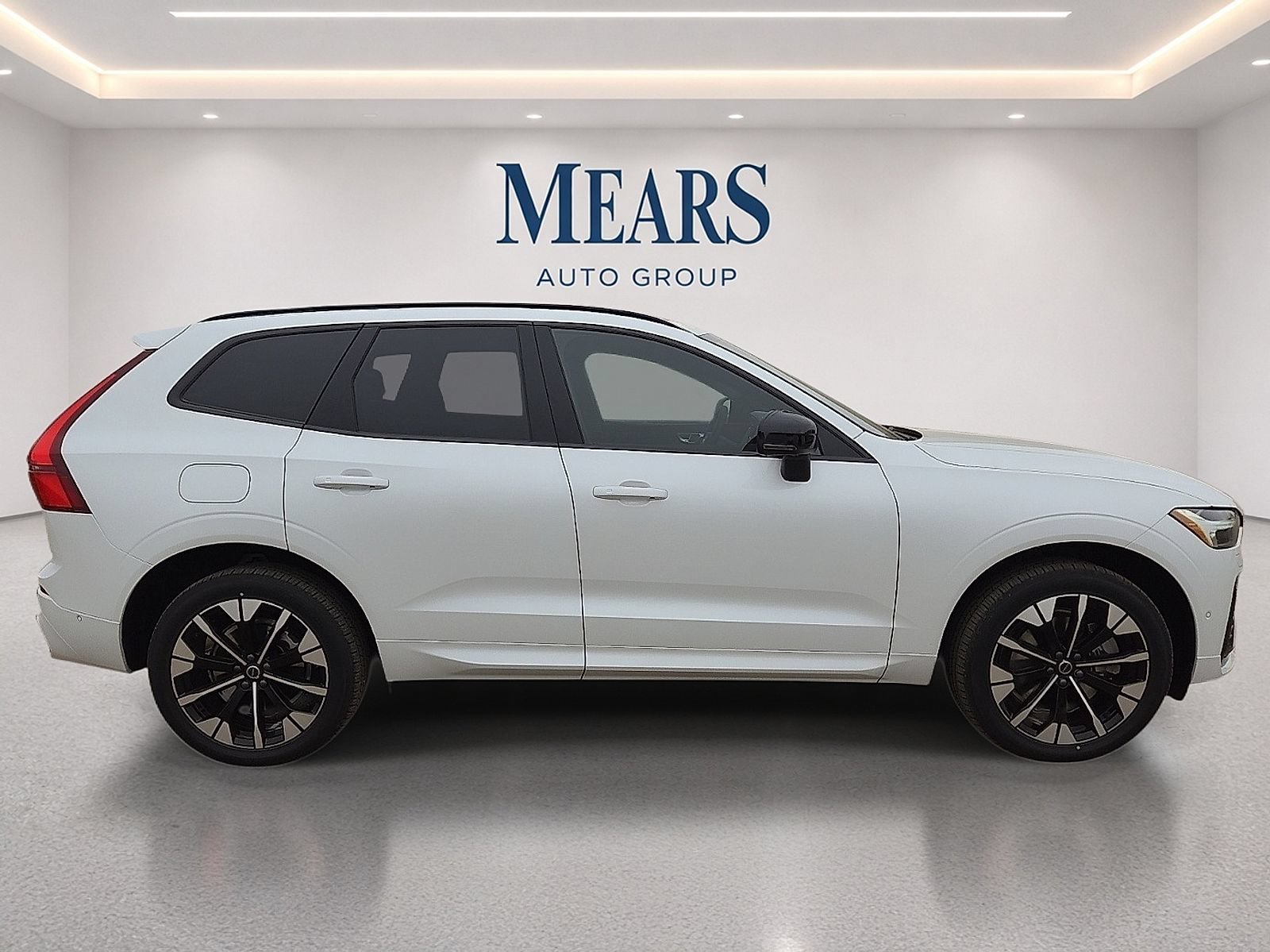New 2026 Volvo XC60 T8 Plus w/ Protection Package Premier AWD/4WD image 6
