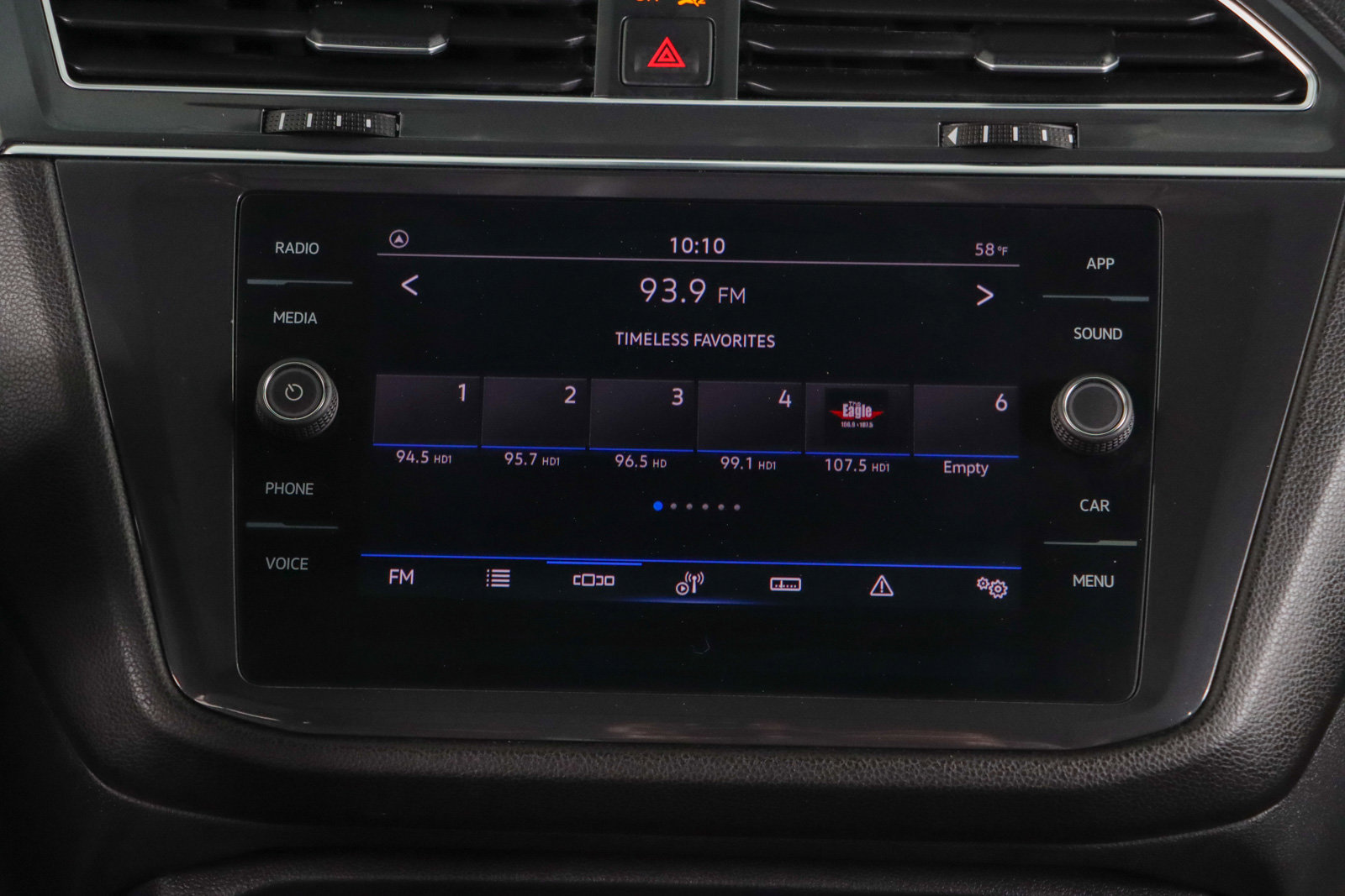 Used 2023 Volkswagen Tiguan SE R-Line FWD image 19