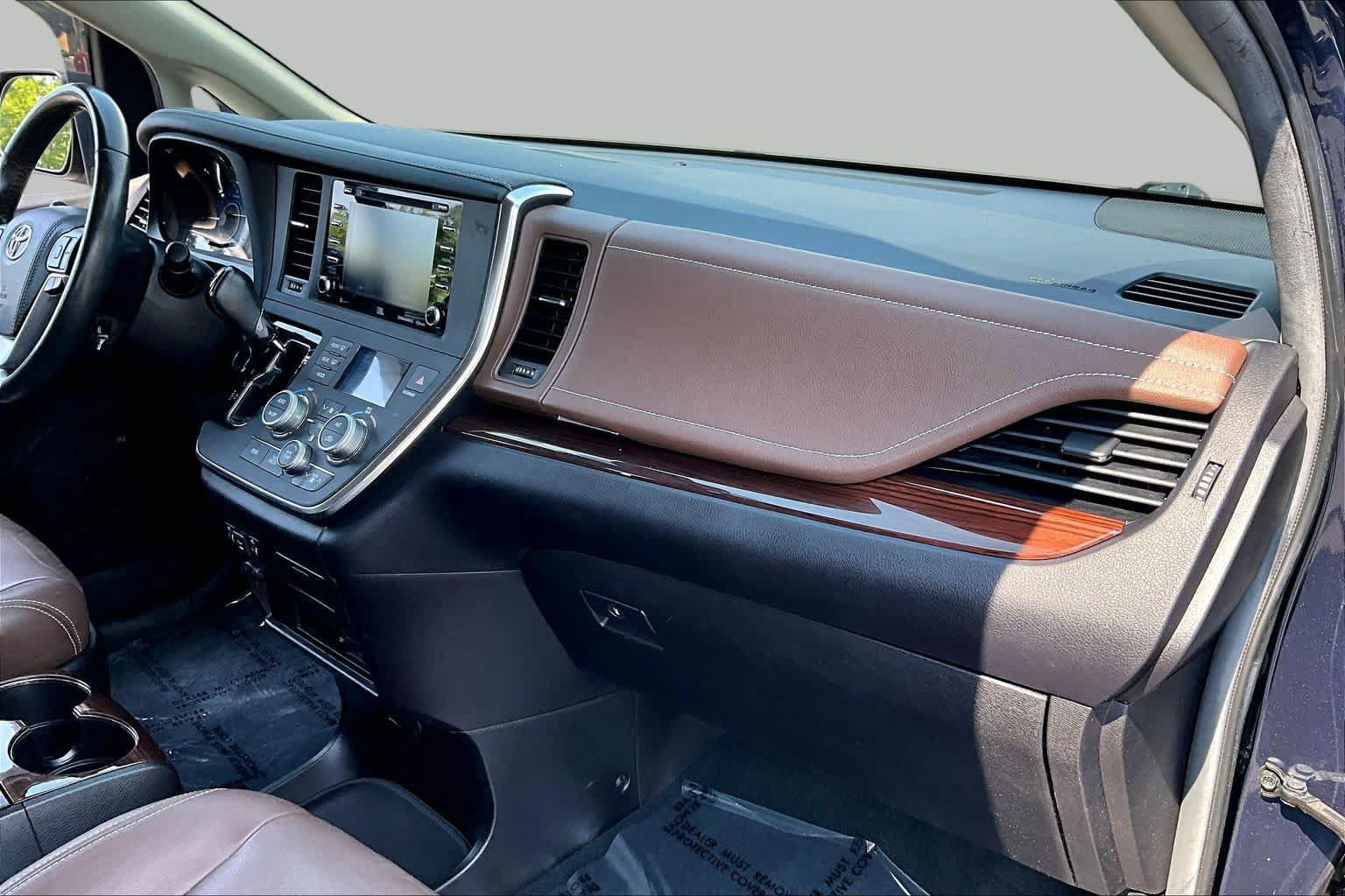 Used 2019 Toyota Sienna Limited Premium w/ Carpet Mat Package AWD/4WD image 19