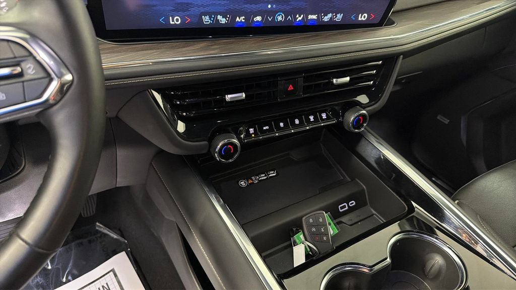 Certified 2025 Chevrolet Suburban Premier AWD/4WD image 24