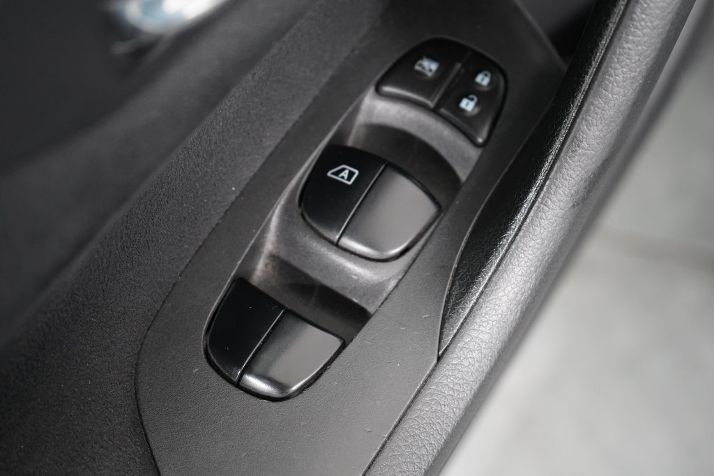 Used 2015 Nissan Altima 2.5 SV FWD image 17