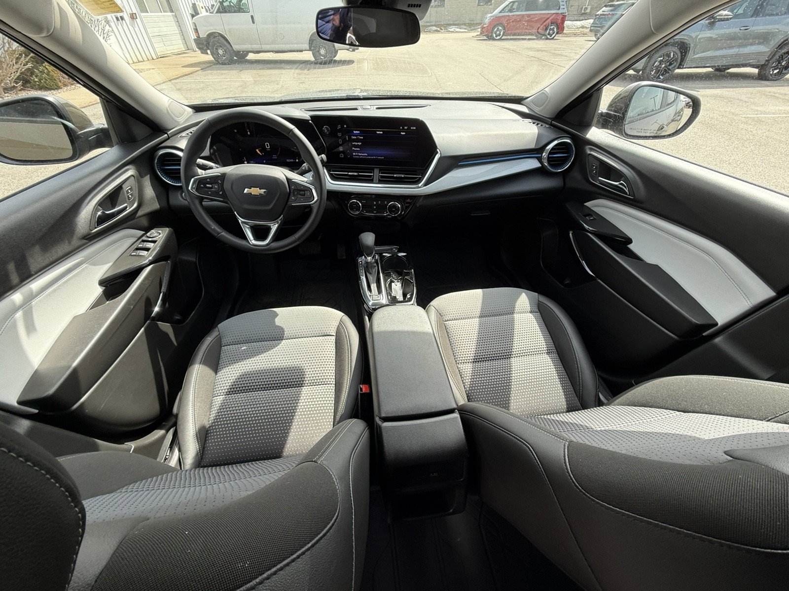 Used 2024 Chevrolet Trax LT w/ LT Convenience Package image 9