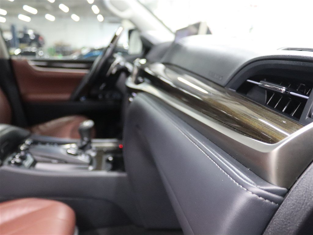 Used 2019 Lexus LX 570 4WD w/ Luxury Package image 40