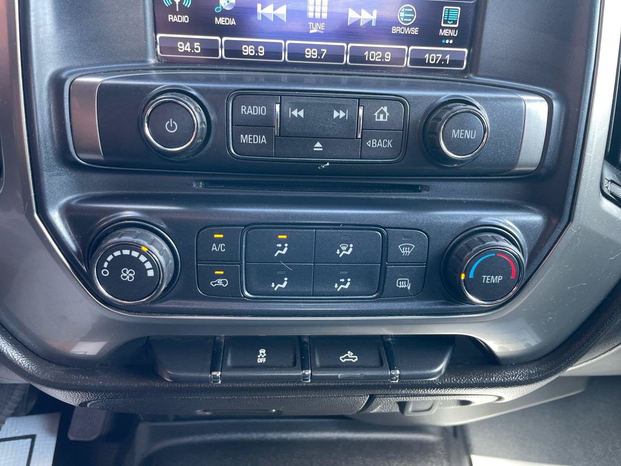 Used 2019 Chevrolet Silverado 1500 LT AWD/4WD image 19