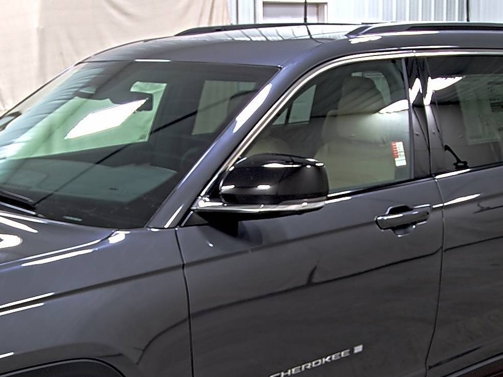 New 2025 Jeep Grand Cherokee L Limited w/ Luxury Tech Group II image 8