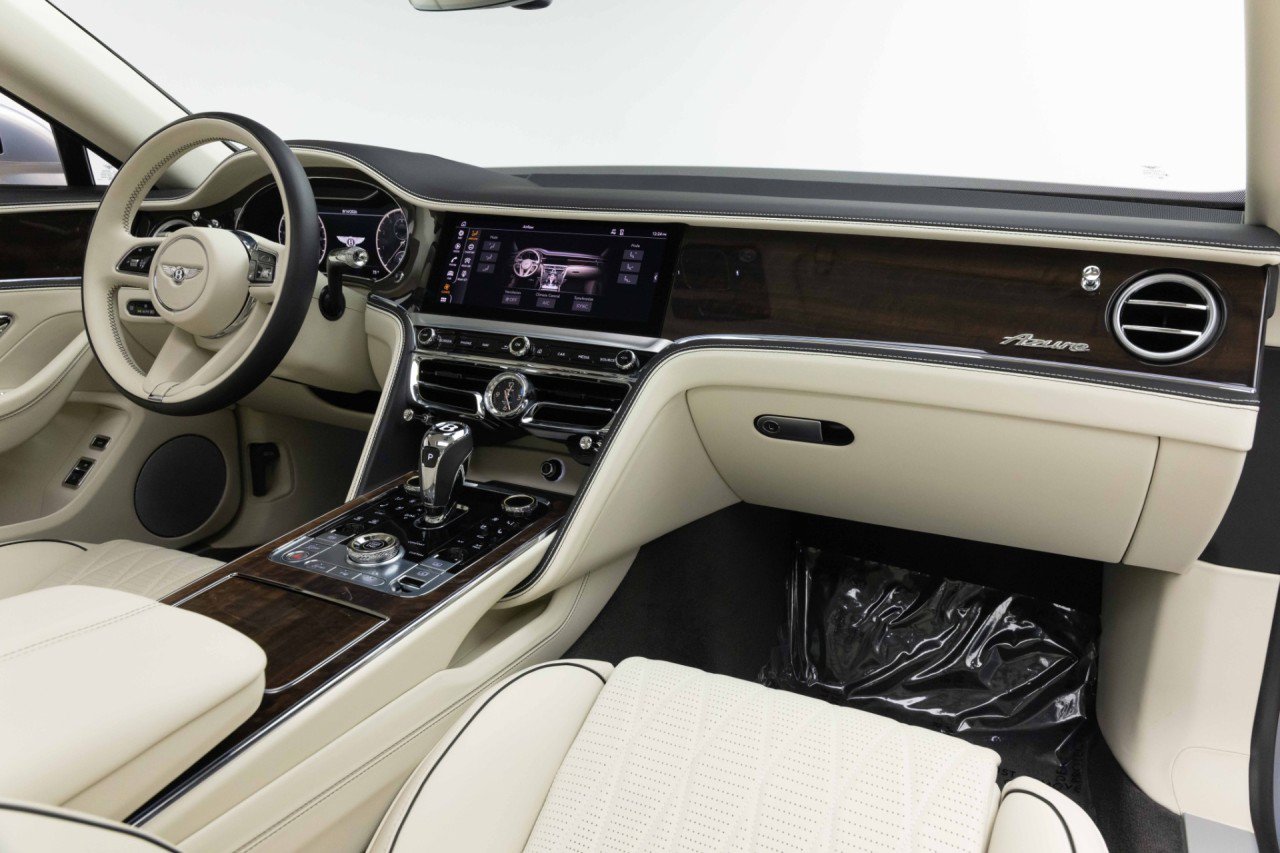 Used 2024 Bentley Flying Spur Azure AWD/4WD image 2