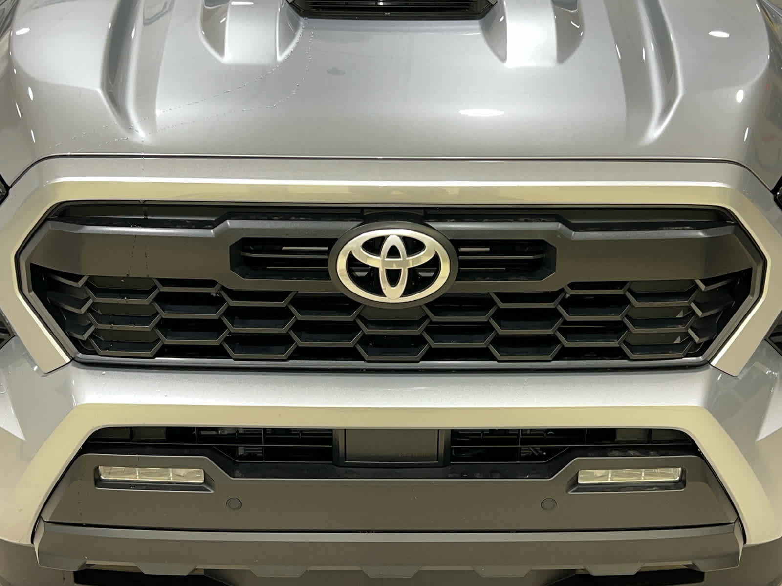 Used 2024 Toyota Tacoma TRD Sport w/ TRD Sport Upgrade Package image 12