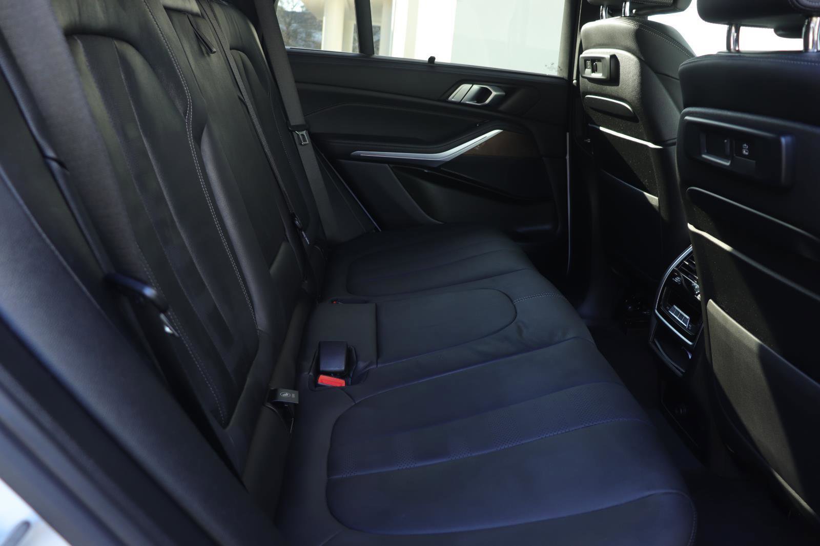 Used 2022 BMW X5 xDrive40i w/ M Sport Package image 22