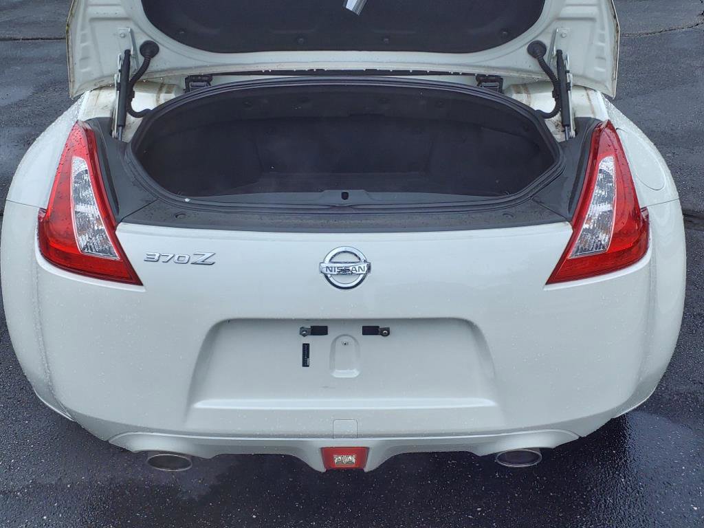 Used 2010 Nissan 370Z Touring image 12