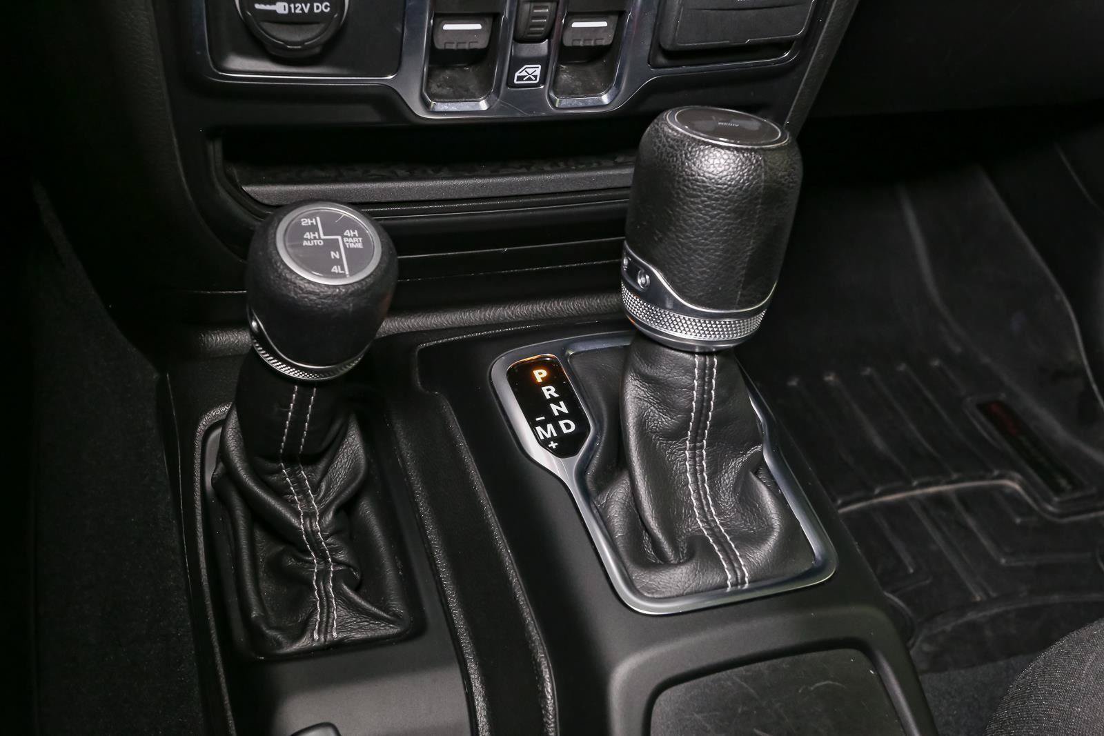 Used 2022 Jeep Wrangler Unlimited Sahara w/ LED Lighting Group AWD/4WD image 38