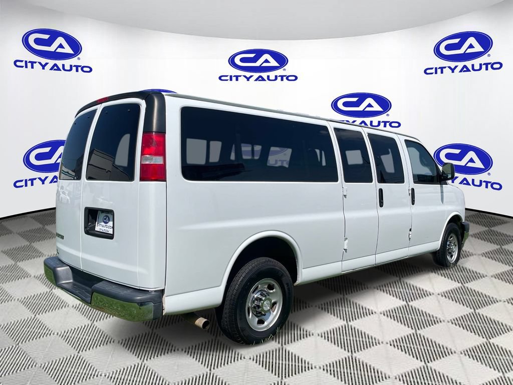 Used 2020 Chevrolet Express 3500 LT w/ LT Preferred Equipment Group RWD image 3