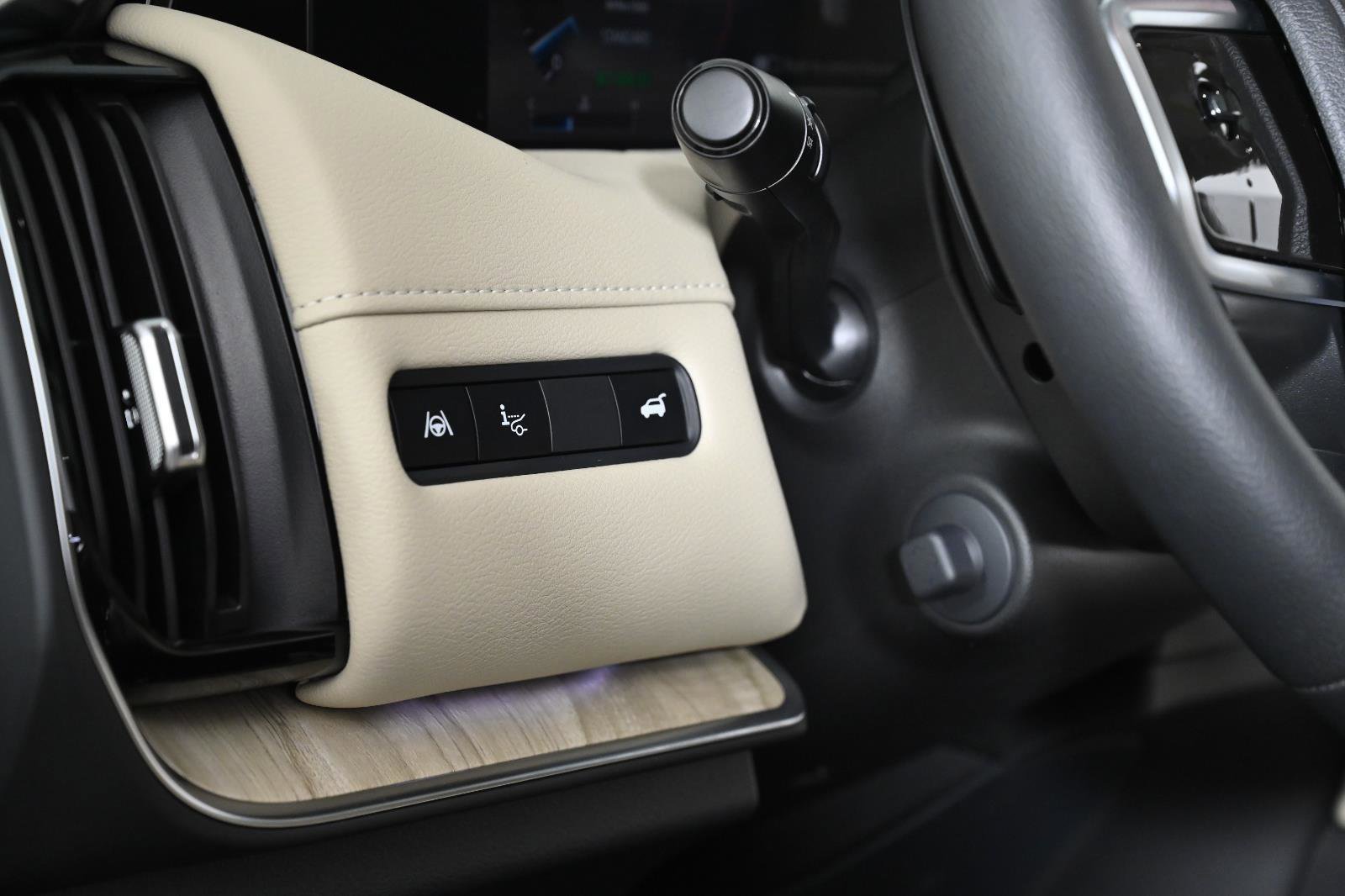 Used 2025 Nissan Armada Platinum image 22