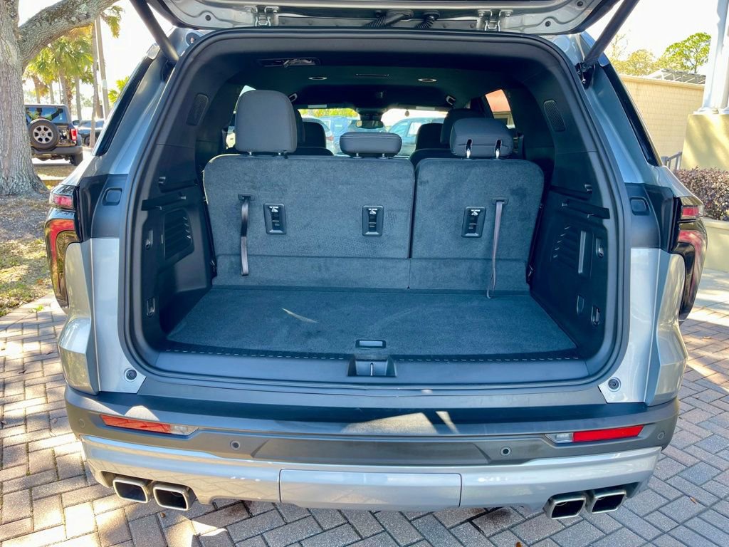 Used 2024 Chevrolet Traverse LT image 5