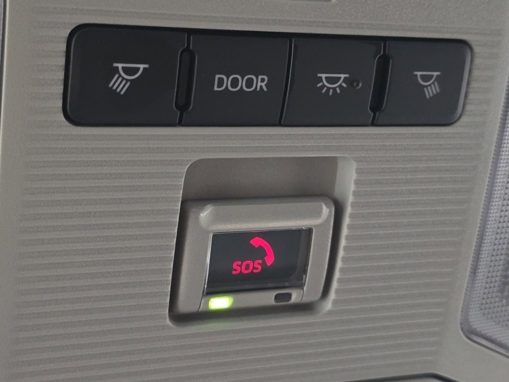 Used 2022 Toyota RAV4 XLE image 32