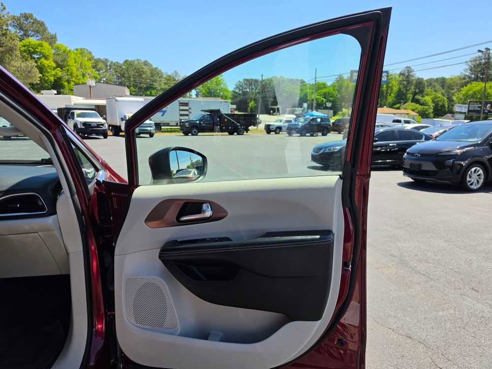 Used 2023 Chrysler Voyager LX FWD image 26