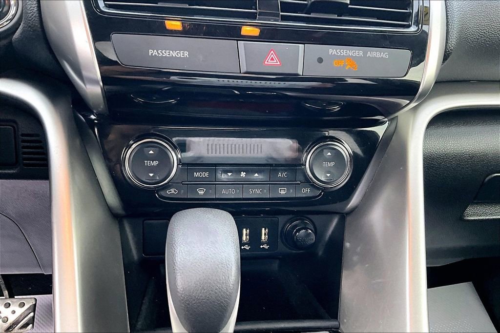 Used 2022 Mitsubishi Eclipse Cross SE image 29