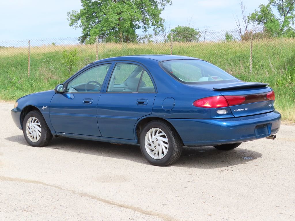 Used 1998 Ford Escort SE FWD image 7