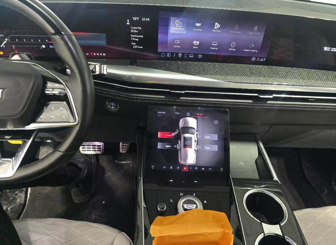 Used 2025 Cadillac Escalade V image 11