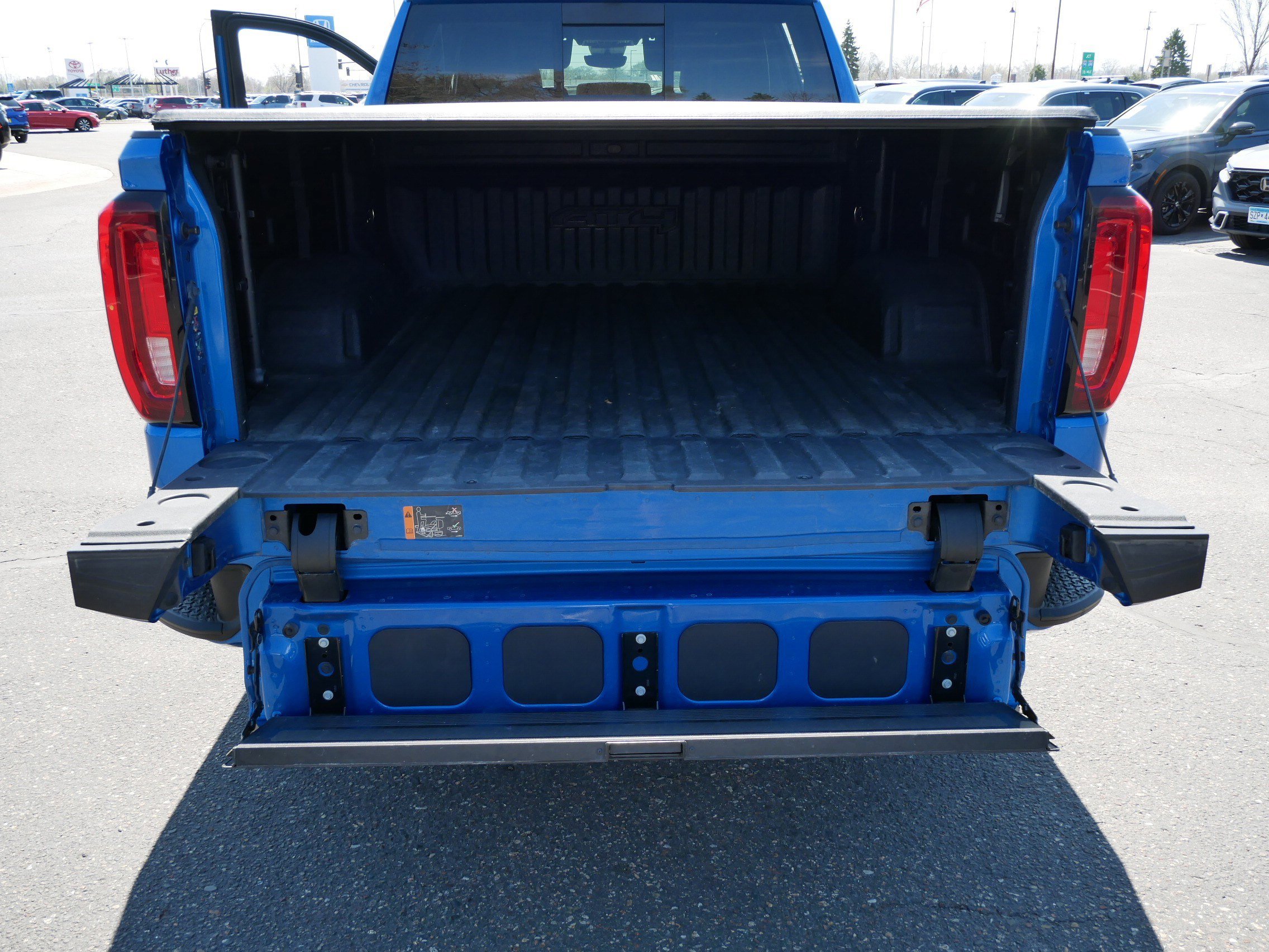 Used 2023 GMC Sierra 1500 AT4 w/ AT4 Premium Package AWD/4WD image 18