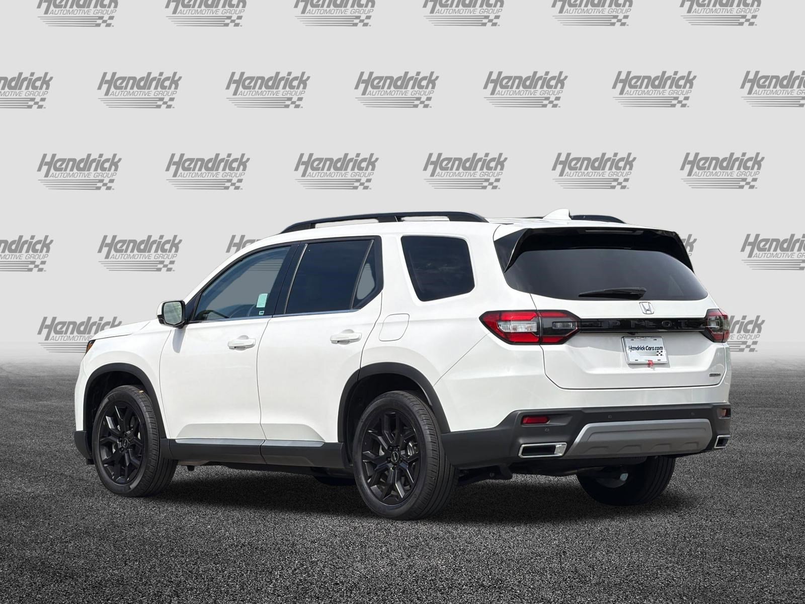 Used 2025 Honda Pilot Touring image 7