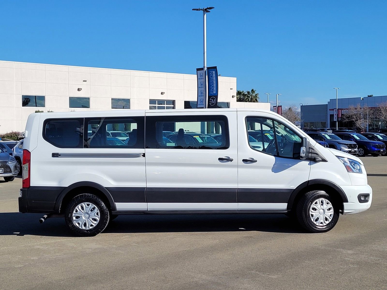 Used 2023 Ford Transit 350 XLT image 4
